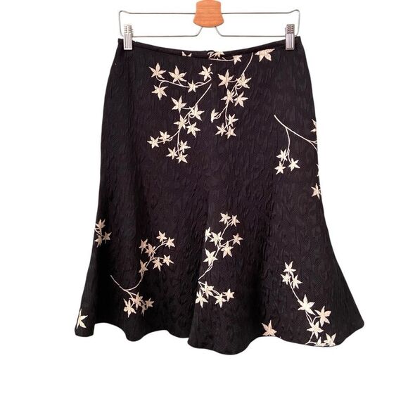 Armani Collezioni Textured Black and White Floral Skirt Made in Italy in Size 6 - Picture 1 of 8